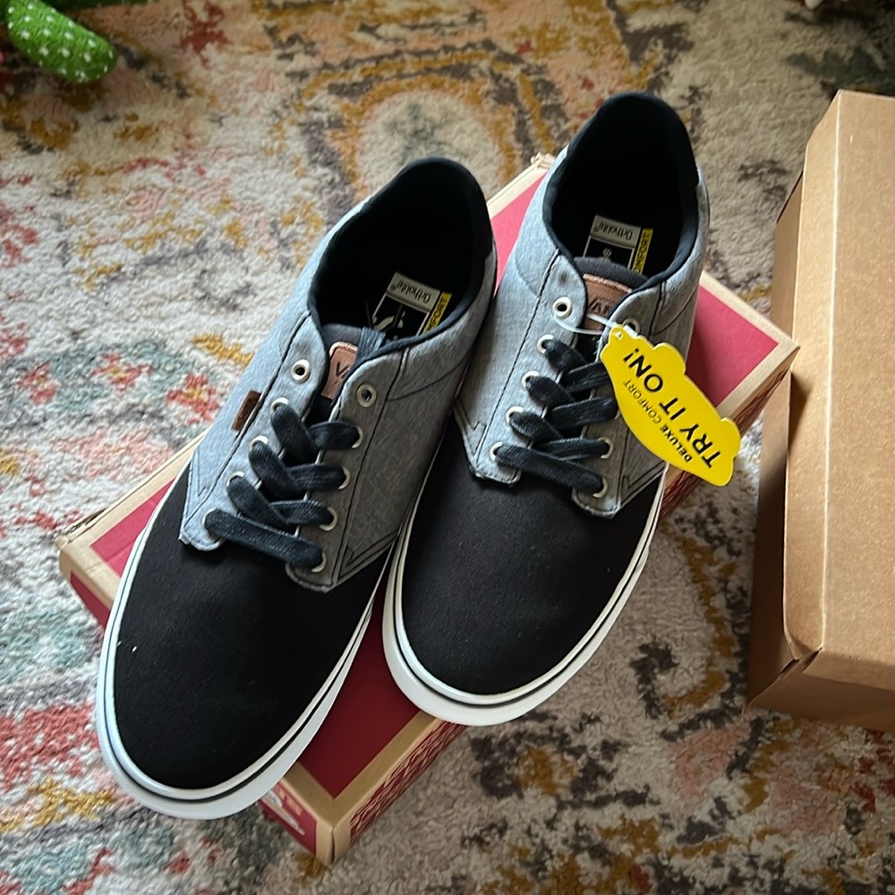 Men's vans. Never worn. Deluxe comfort